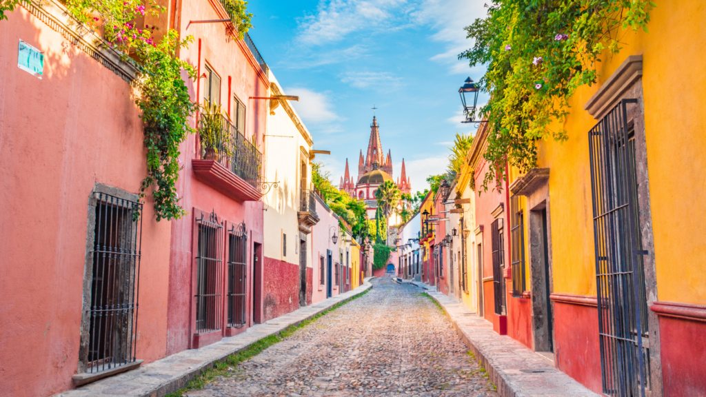 Guanajuato Mexico calles coloridas — MCL Travel