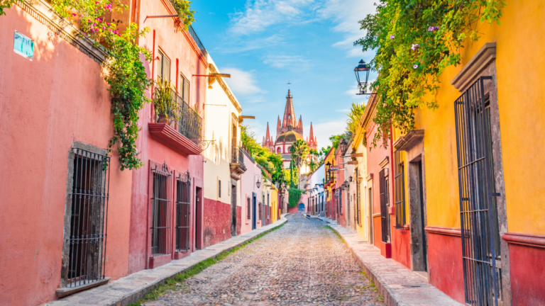 Mexico Colonial Guanajuato calles coloridas — MCL Travel