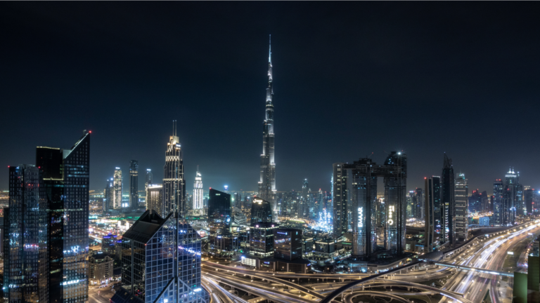 Skyline de Dubái con el Burj Khalifa — MCL Travel